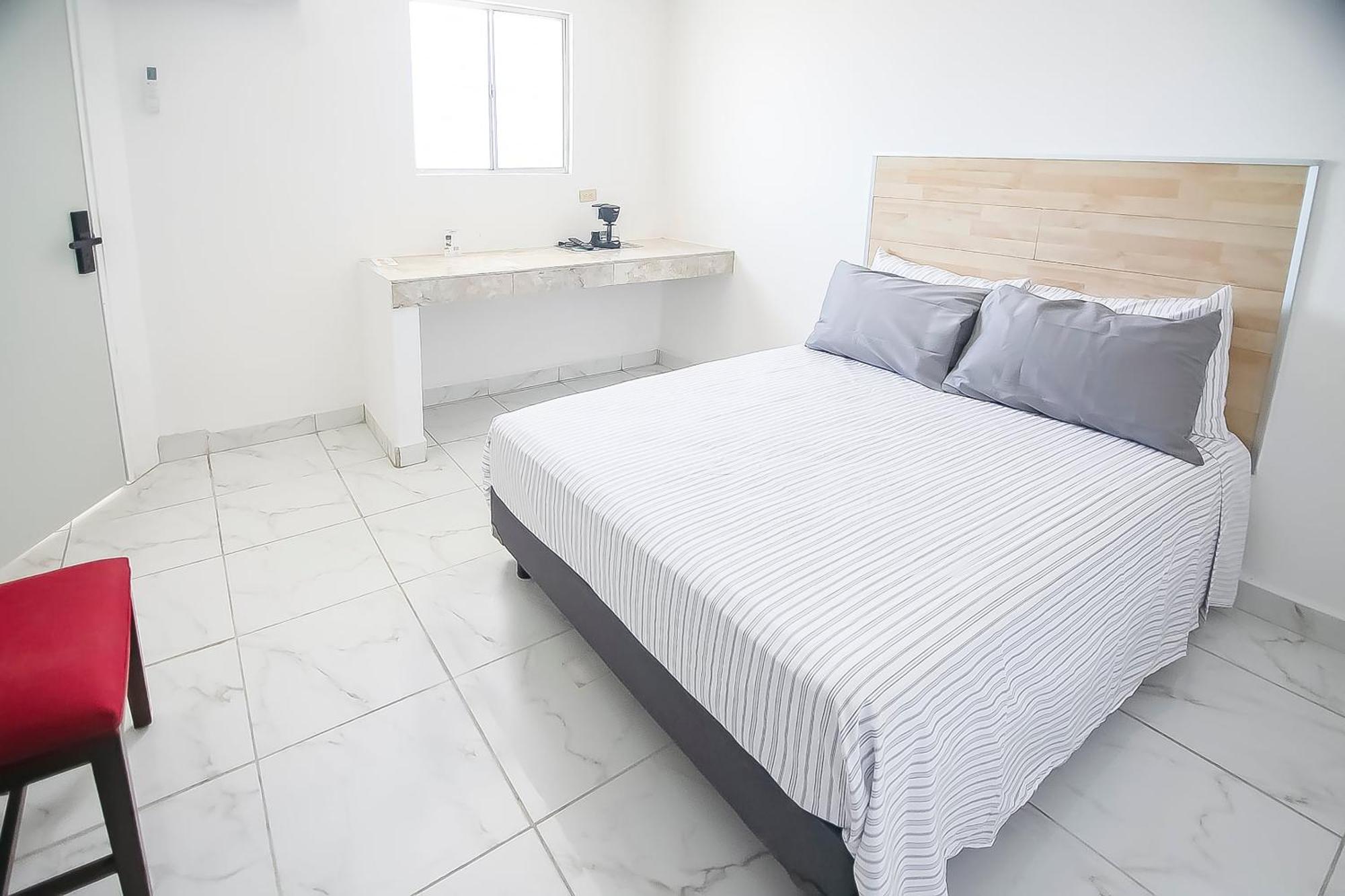 Oyo Hotel Plaza Las Torres, Cabo San Lucas Eksteriør billede