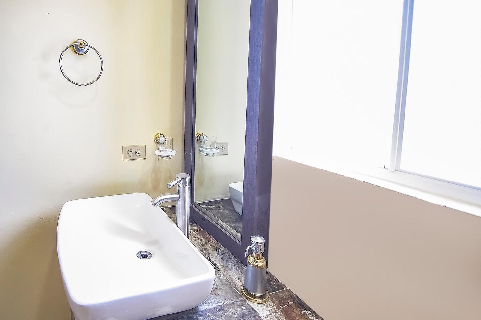 Oyo Hotel Plaza Las Torres, Cabo San Lucas Eksteriør billede