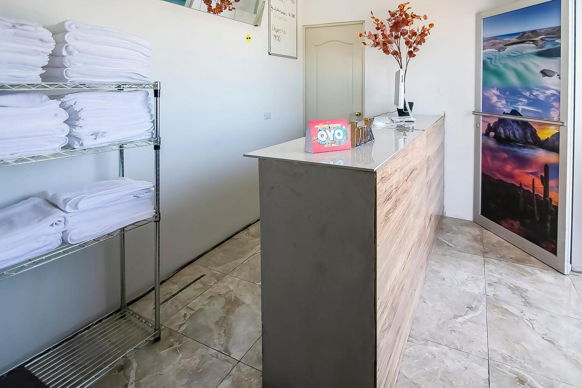 Oyo Hotel Plaza Las Torres, Cabo San Lucas Eksteriør billede