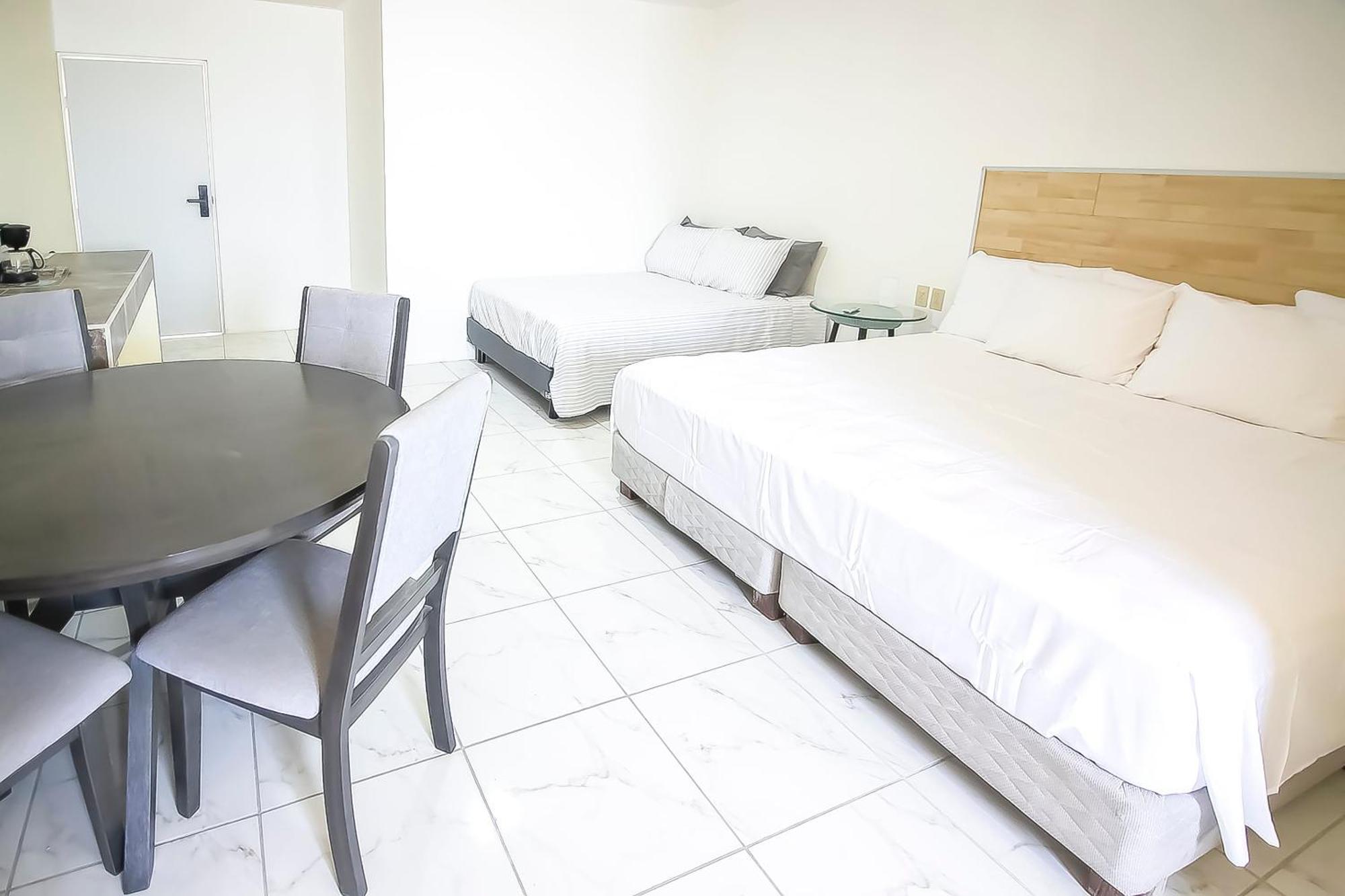 Oyo Hotel Plaza Las Torres, Cabo San Lucas Eksteriør billede