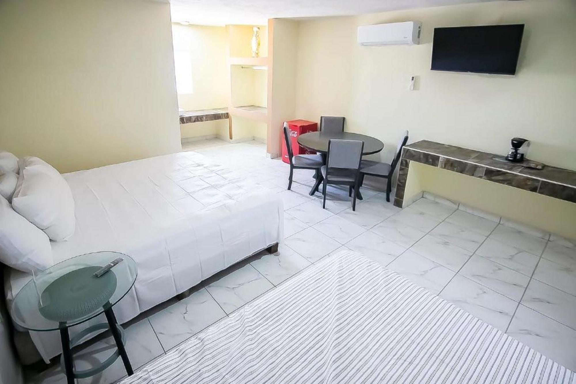 Oyo Hotel Plaza Las Torres, Cabo San Lucas Eksteriør billede