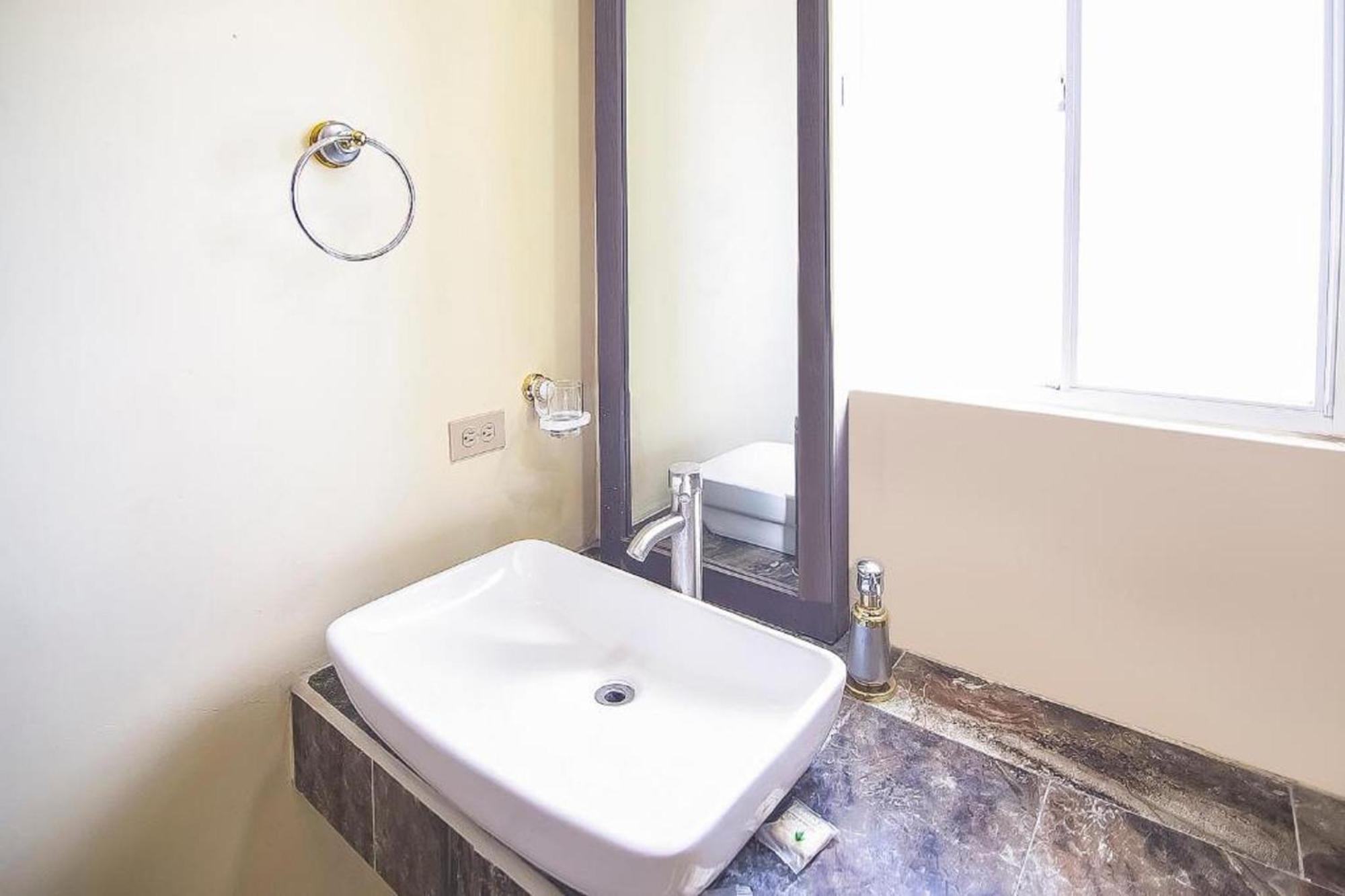 Oyo Hotel Plaza Las Torres, Cabo San Lucas Eksteriør billede